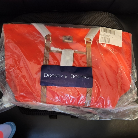 large wayfarer zip tote with accessories - Picture 9 of 9